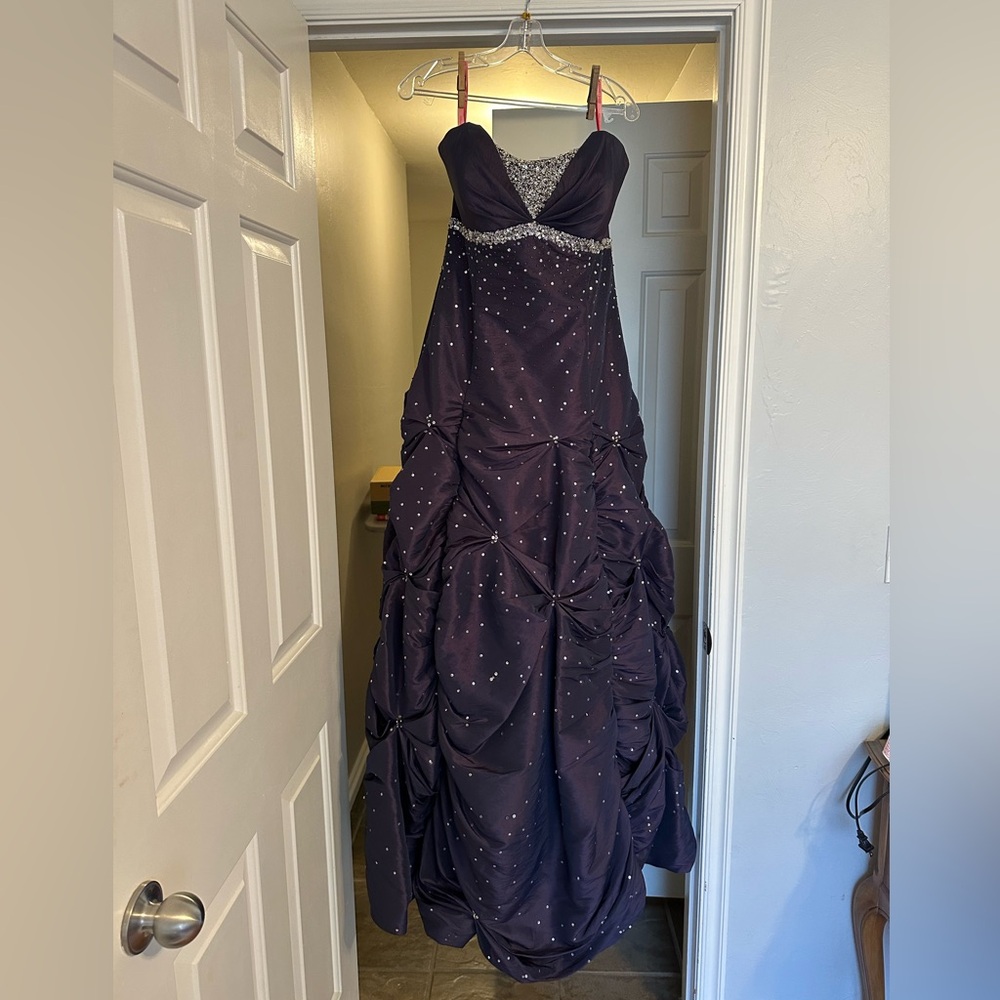 Women’s Formal Dark Purple Dress / Evening Gown